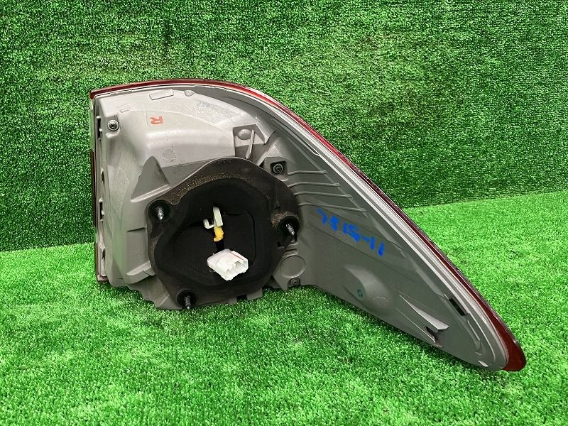 GRS202 クラウン ロイヤルサルーン 前期 純正テールランプ 200 トヨタ