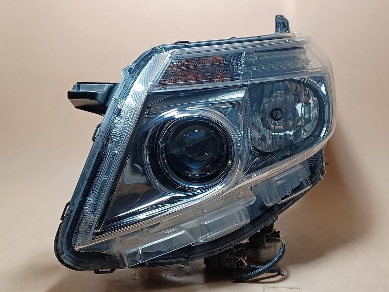 コーティング済 エスクァイア ZWR80G 左ヘッドランプ・ヘッドライト