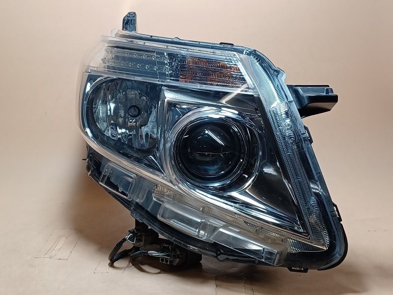 トヨタ エスクァイア ZWR80G 右ヘッドライト ジャンク品 28-241 エスクワィア 80 純正ヘッドライト（右） （ジャンク品） 28-241