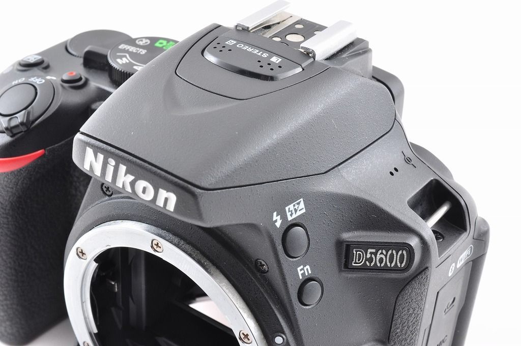 Nikon ニコン D5600 18-55mm 70-300mm ダブルズームキット デジタル