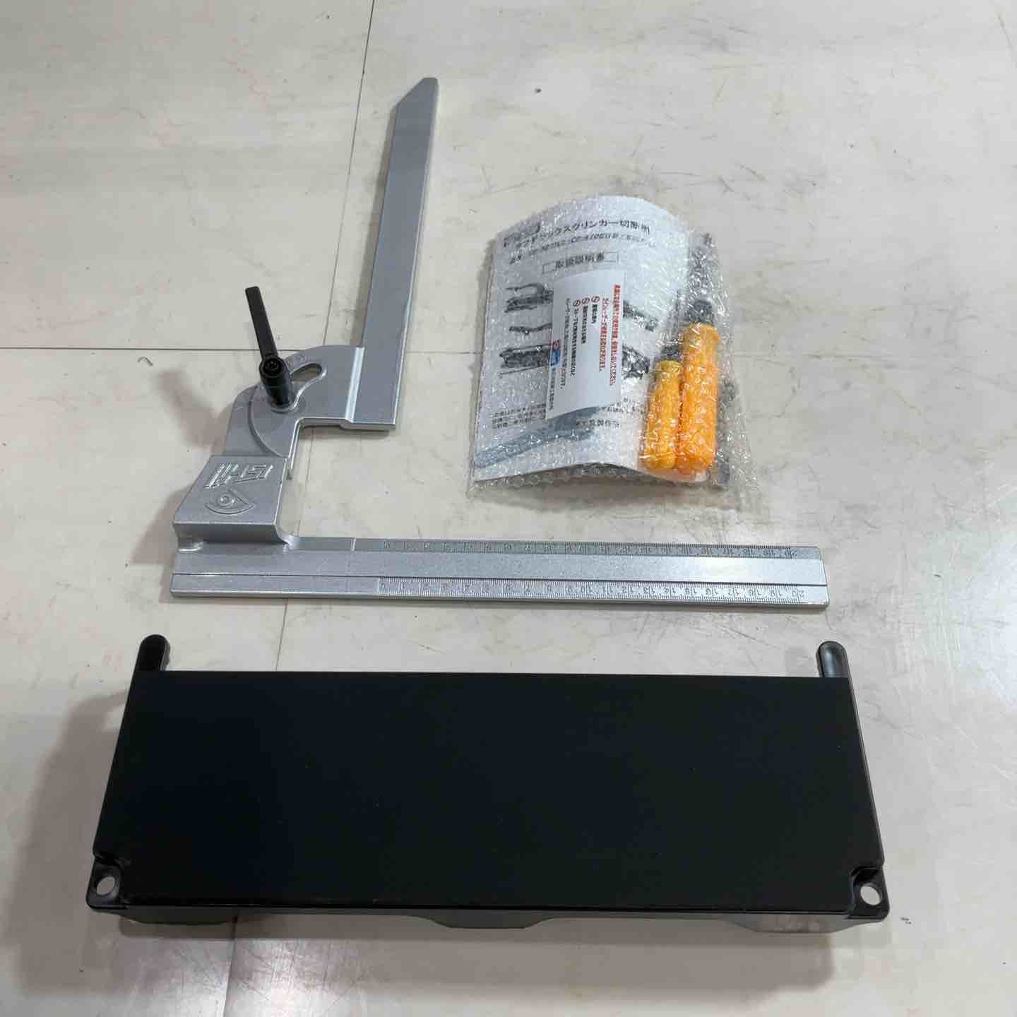 クリンカー切断機