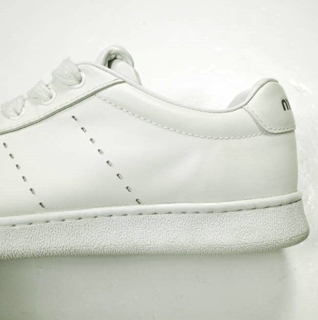 新品 MIU MIU ミュウミュウ イタリア製 ロゴプリント レザーローカットスニーカー 2024年モデル DNC120 40(25-26cm) WHITE シューズ MIU MIU ミュウミュウ イタリア製 ロゴプリント レザーローカット