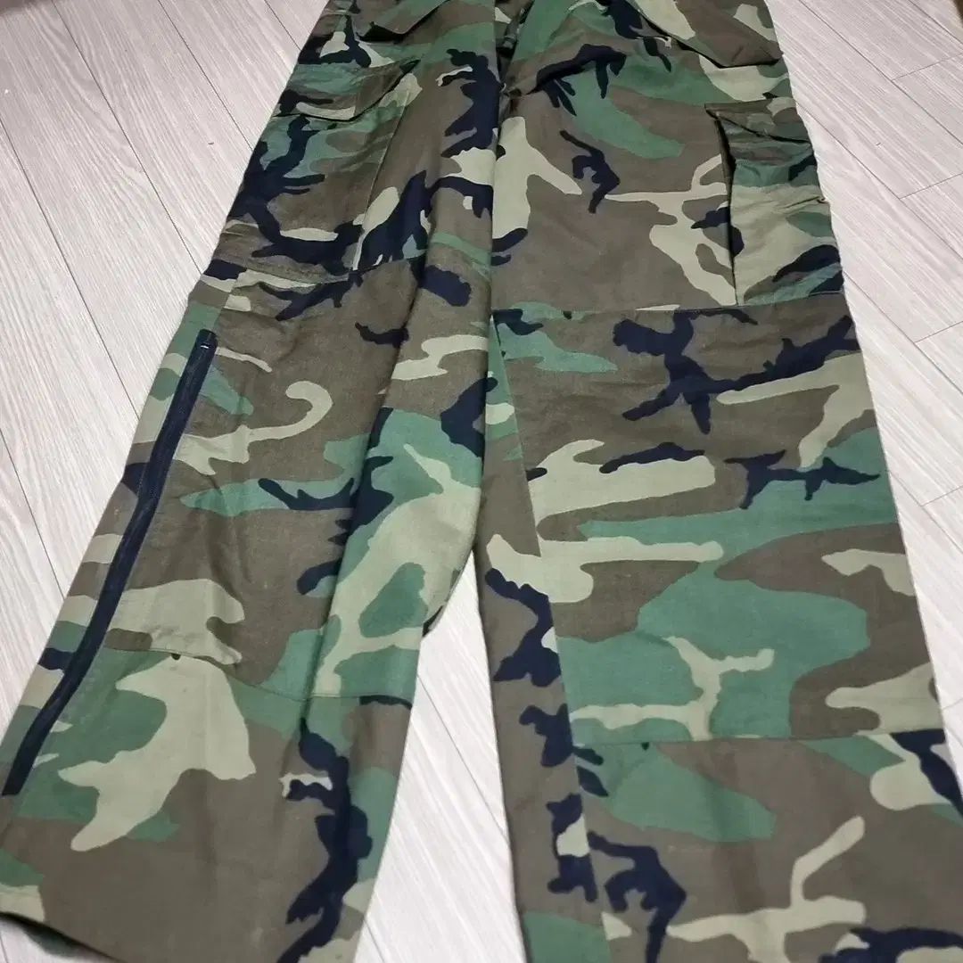 ミリタリー GORE TEX カーゴ ズボン ウッドランド カモフラ mr