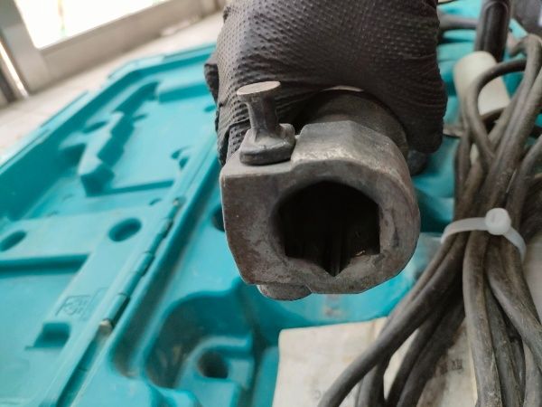 ◎マキタ 電動ハンマ 六角シャンク HM 1317 C 六角シャンク30 mm モータ異音無し