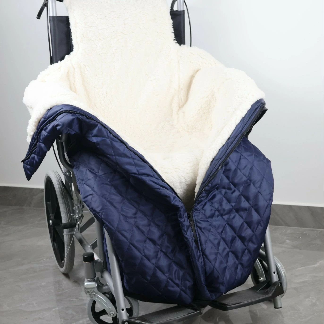 半身ブランケット 加厚 保温 防寒 ひざ掛け 冬用 介護用品 高齢者ケア ぽかぽかブランケット フリース あったか毛布 防寒対策 在宅介護 車椅子用 膝掛け 防風 アウトドア 室内用 防寒グッズ 軽量 暖かい 介護ブランケット