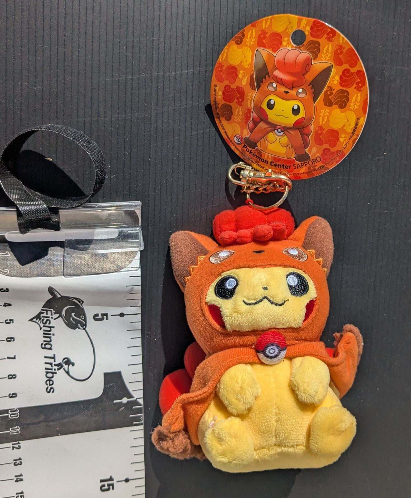 ロコンポンチョを着たピカチュウのぬいぐるみマスコット #ロコン