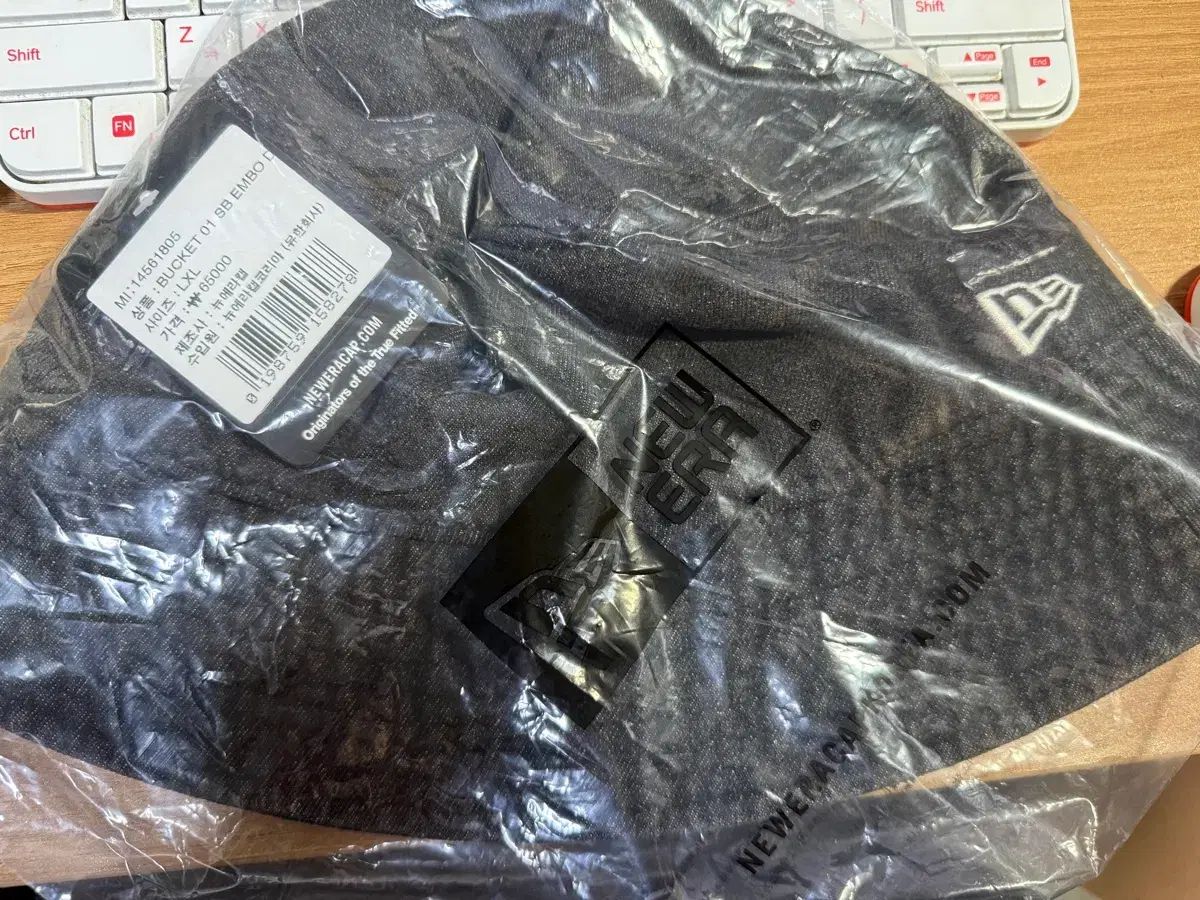 ERA ニューエラ エンボス デニム バケットハット