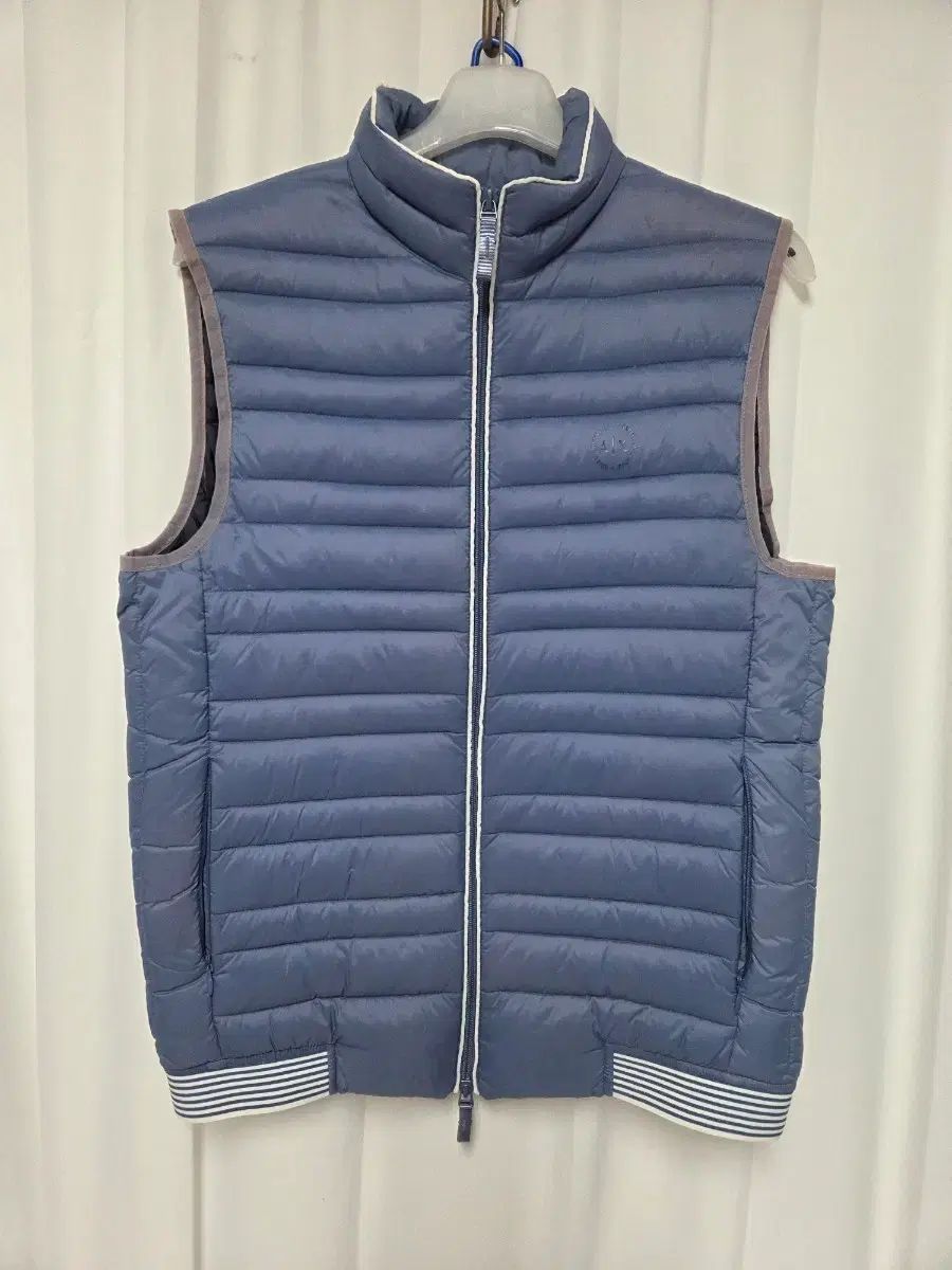 ARMANI EXCHANGE ブルー ダウン ベスト