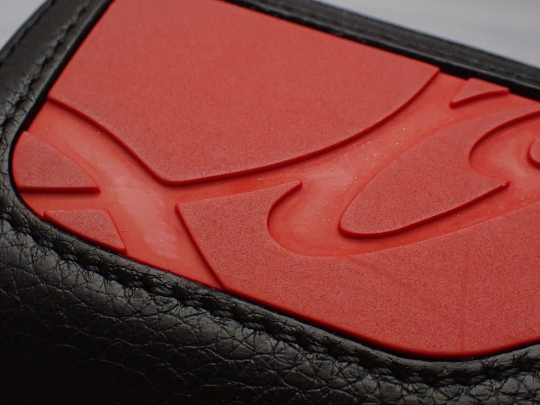 クロスボディバッグ