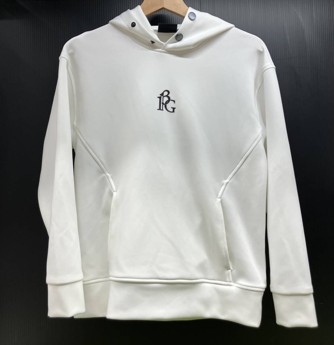 1PIU1UGUALE3 GOLF ホワイト レディースウェア セットアップ ウノピュウノウグァーレトレ 1PIU1UGUALE3 GOLF ジャージー スカート