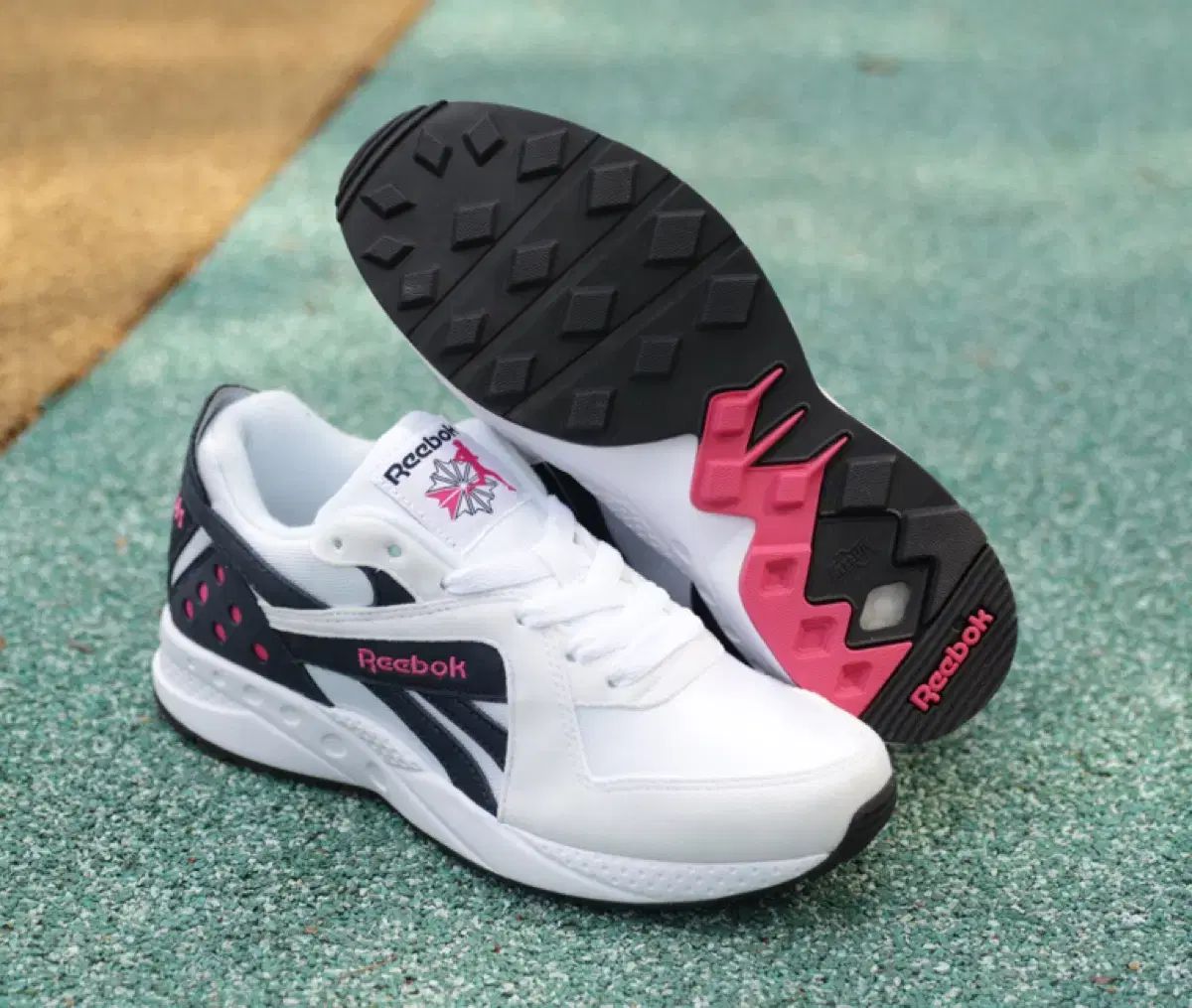 リーボック クラシック ランニングシューズ パイロ DV4848 - メルカリ