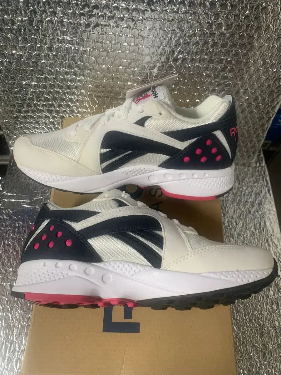 リーボック クラシック ランニングシューズ パイロ DV4848 - メルカリ