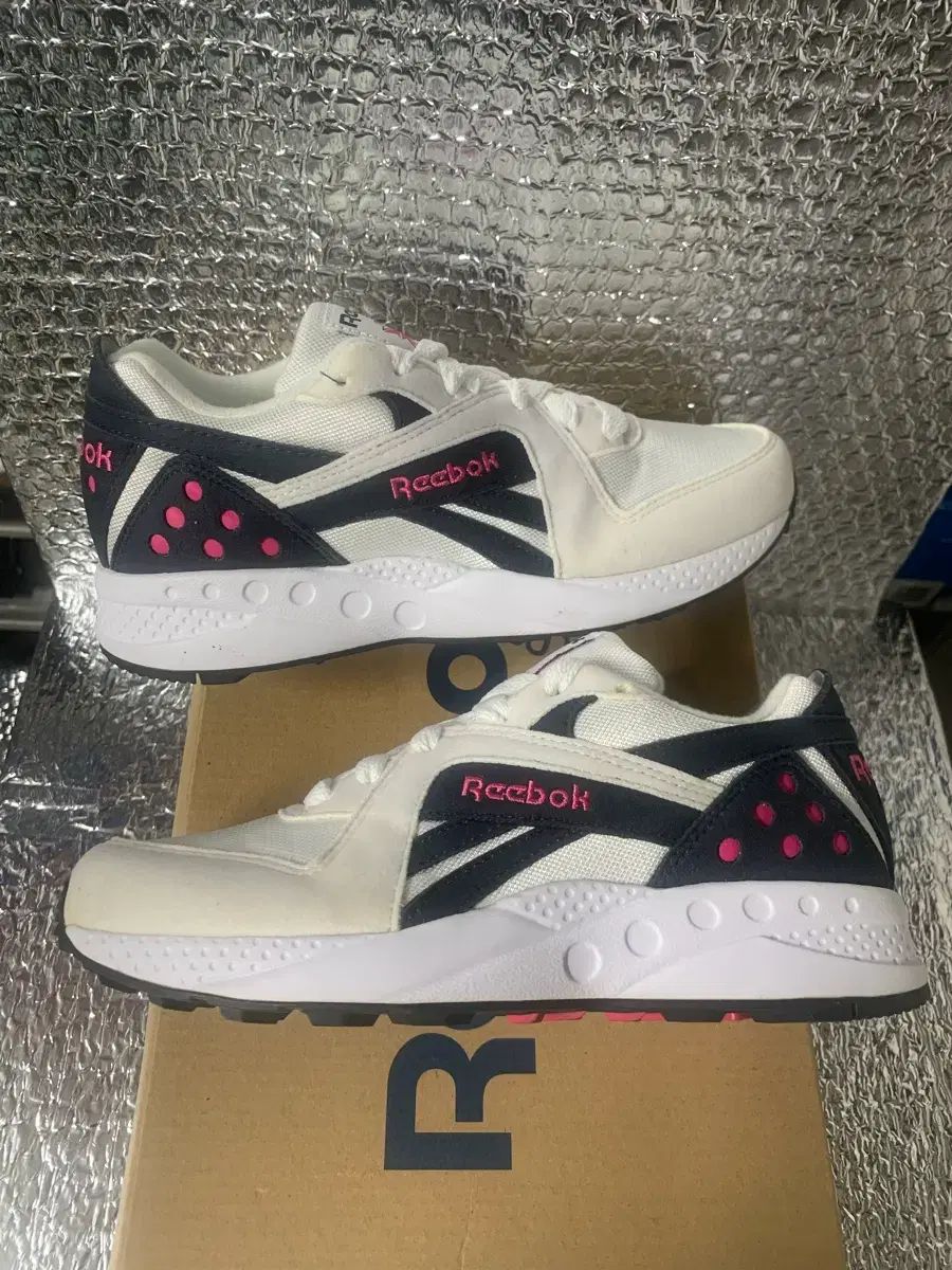 リーボック クラシック ランニングシューズ パイロ DV4848 - メルカリ