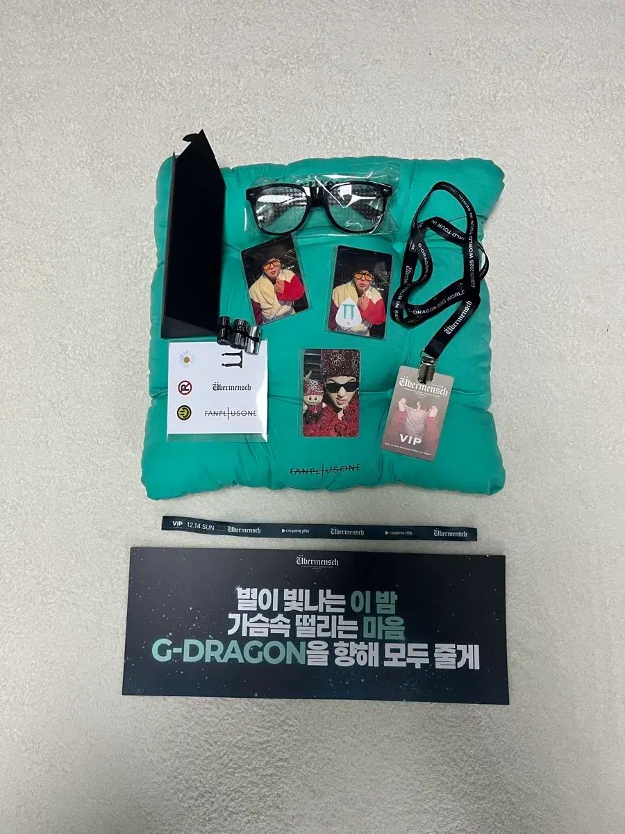 G-DRAGON ジードラゴン ラスコン クッション ギターピック トレカ VIPカード ブレスレット