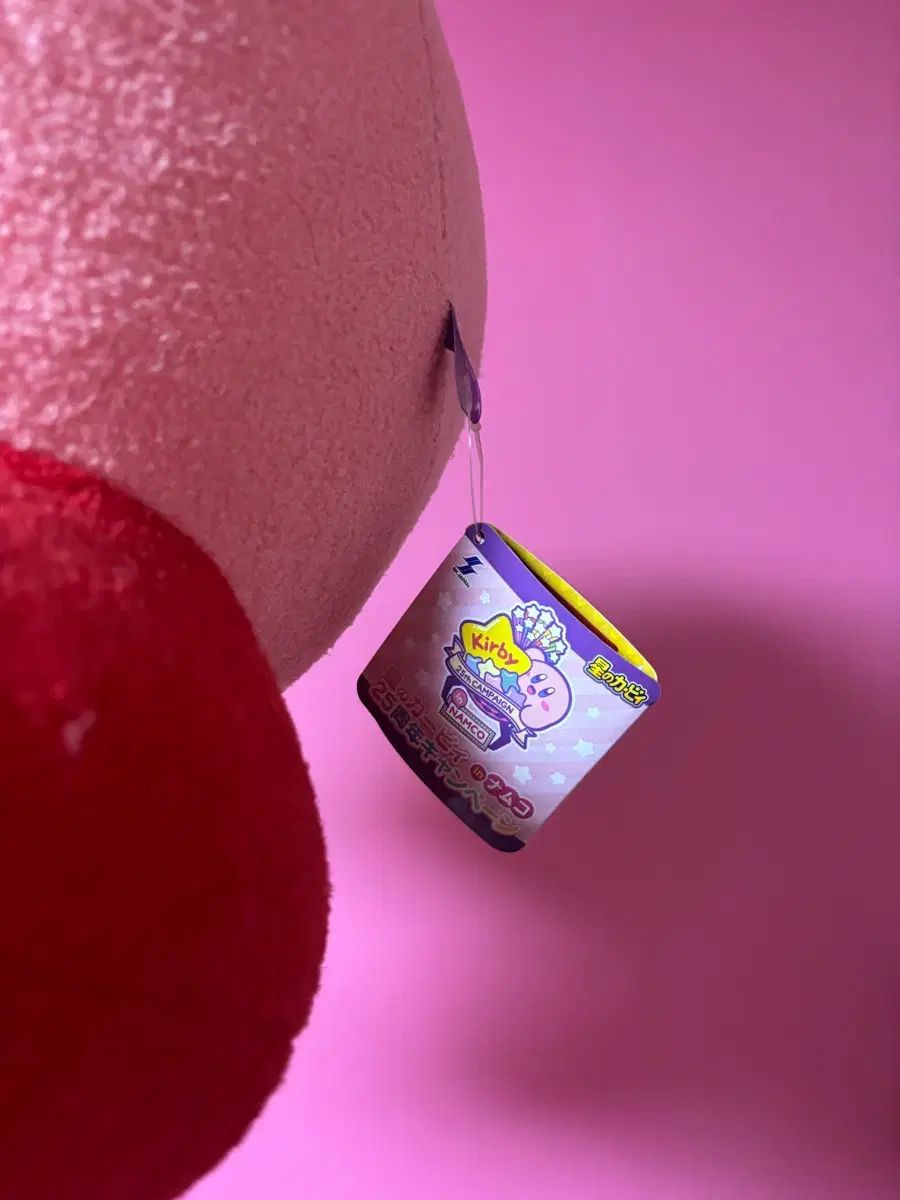 星のカービィ ぬいぐるみ 25周年 25周年記念 プライズの情報 星のカービィ[25周年ぬいぐるみナムコ限定]Kirby 25周年クラシックぬいぐるみ of KP25-A 25周年クラシックぬいぐるみ(星のカービィ the Stars [25th スーパーデラックス) 全長26cm ポーチ付き