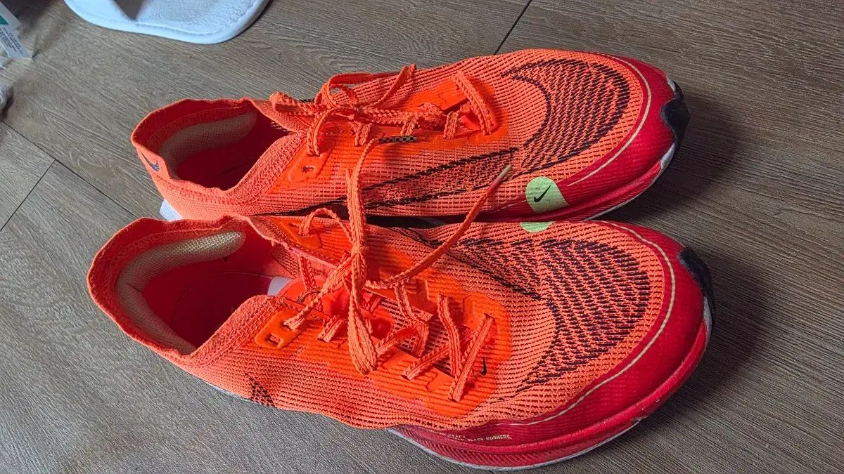 ナイキ ベイフライ2 オレンジ色 ランニングシューズ 255