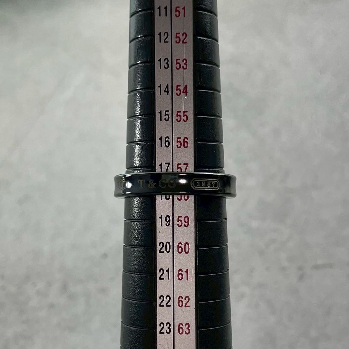 ティファニー 17.5号 1837 ナロー リング ブラック チタン XL2fe