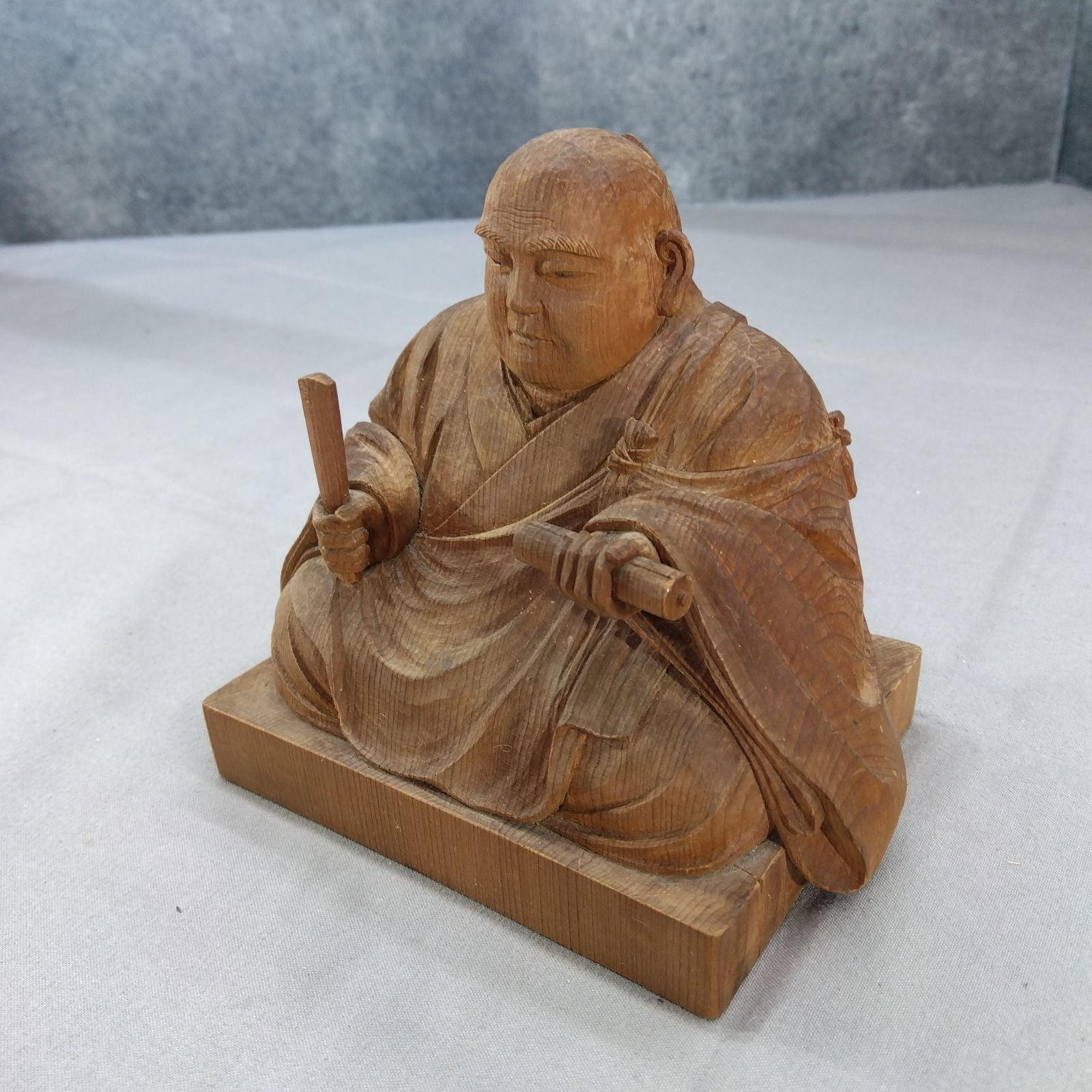 昭和初期 木彫仏像 僧形坐像 手彫り 彫刻師銘あり 木地仕上げ A652