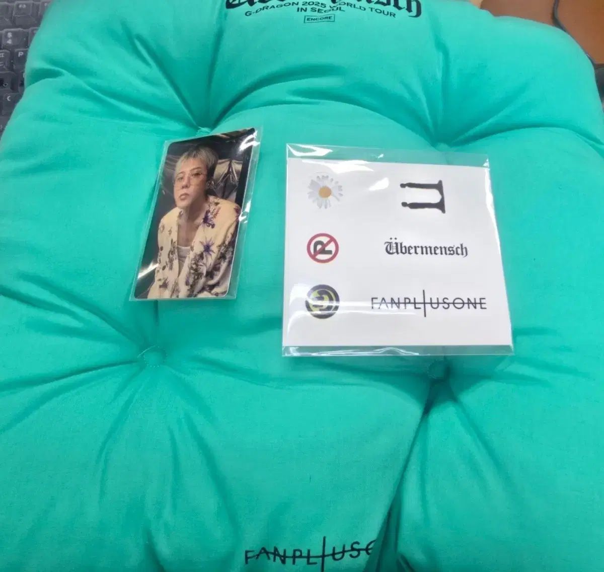 G-DRAGON ジードラゴン クッション＋トレカ＋ステッカー