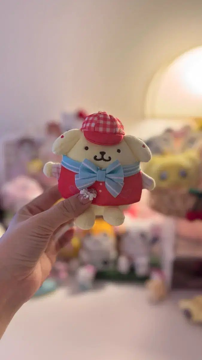UP キーホルダー いちご新聞 マスコット POP むにゅぐるみパティオ いちご新聞50周年 × POPUPSTORE｜むにゅぐるみ ぬいぐるみ キーチェーン サンリオ「いちご新聞」50周年×むにゅぐるみパティオ ムニュ STOREが 「いちご新聞」トイキーホルダー いちごの王様
