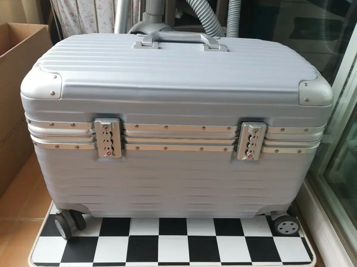 シルバー キャリアー 旅行用 トランク