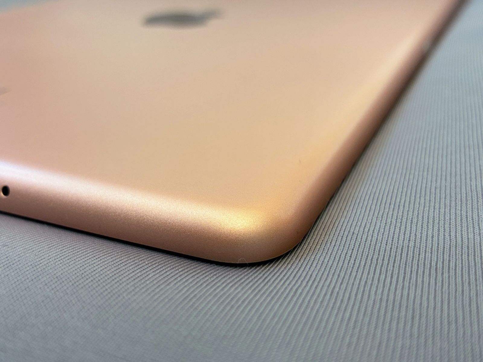 完動品iPad第8世代(A2270)本体32GBゴールド送料込FW6KG Amazon.co.jp: 【整備済み品】 Apple iPad (第8世代) Wi-Fi 32GB