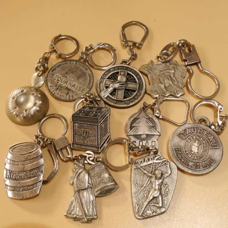 KE016【70個】まとめ フランス直輸入 フレンチキーホルダー ビンテージ