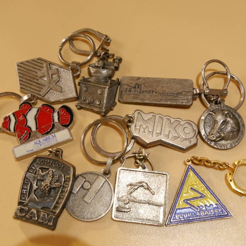 KE016【70個】まとめ フランス直輸入 フレンチキーホルダー ビンテージ