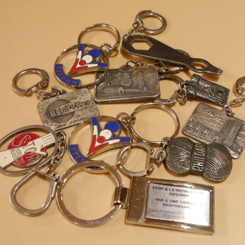 KE016【70個】まとめ フランス直輸入 フレンチキーホルダー ビンテージ