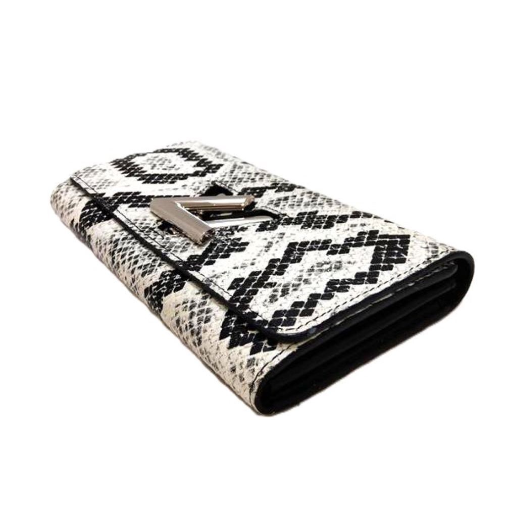 ✨新品同様✨　ルイヴィトン❤️　エピ　ポルトフォイユ　ツイスト　ベージュ ルイヴィトン LOUIS VUITTON ポルトフォイユ ツイスト 長財布 パイソン