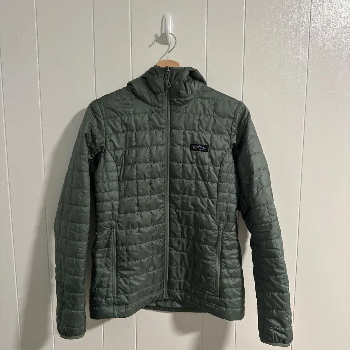 パタゴニア patagonia ダウン カーキ S 【公式通販】
