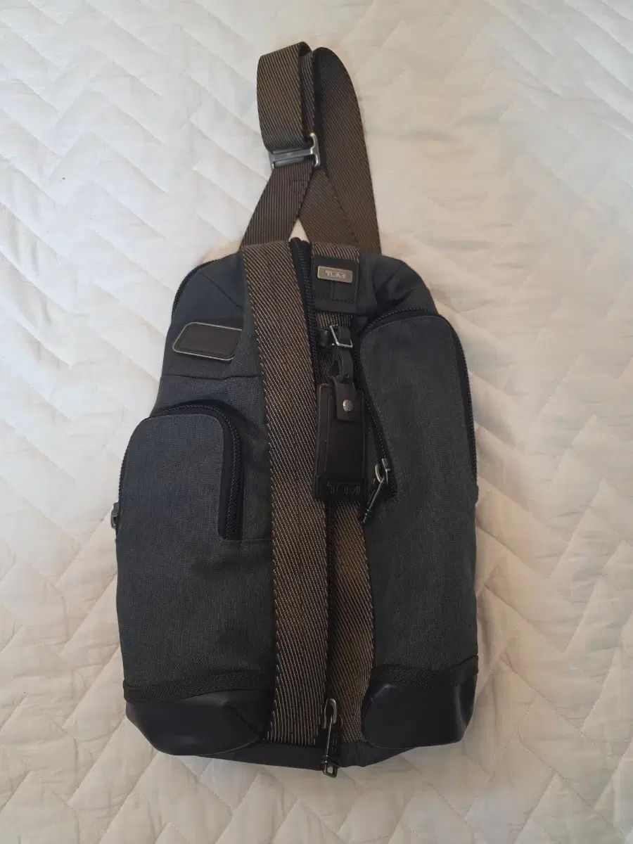 トゥミ TUMI アルファ ブラボー モントレー スリングバッグ 222318AT2