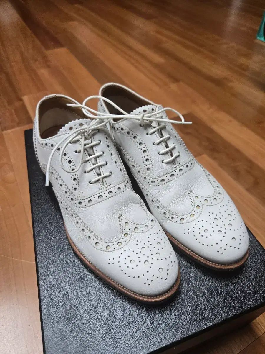 Church s 白 ウイングチップ シューズ