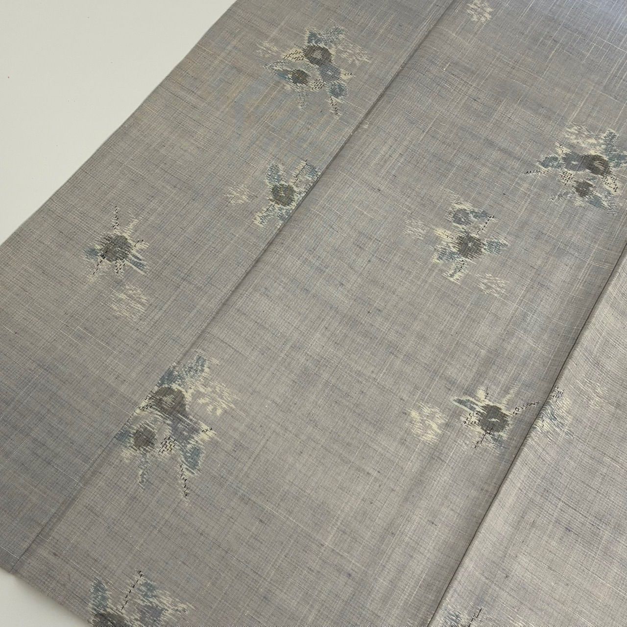 真綿紬 単衣 裄65 飛び柄 素敵な絣柄 正絹 着物 MA-2215 - メルカリ