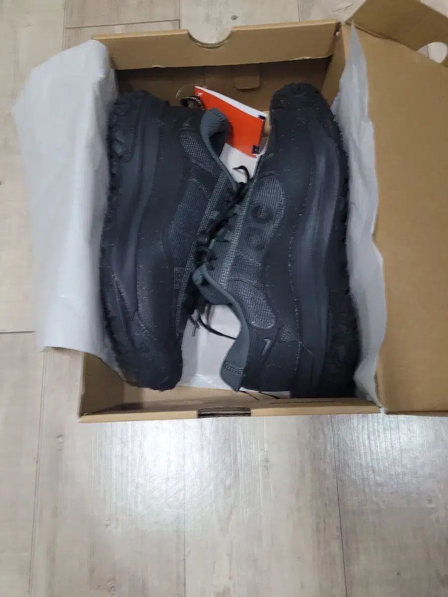 ナイキ ACG スニーカー 270 黒