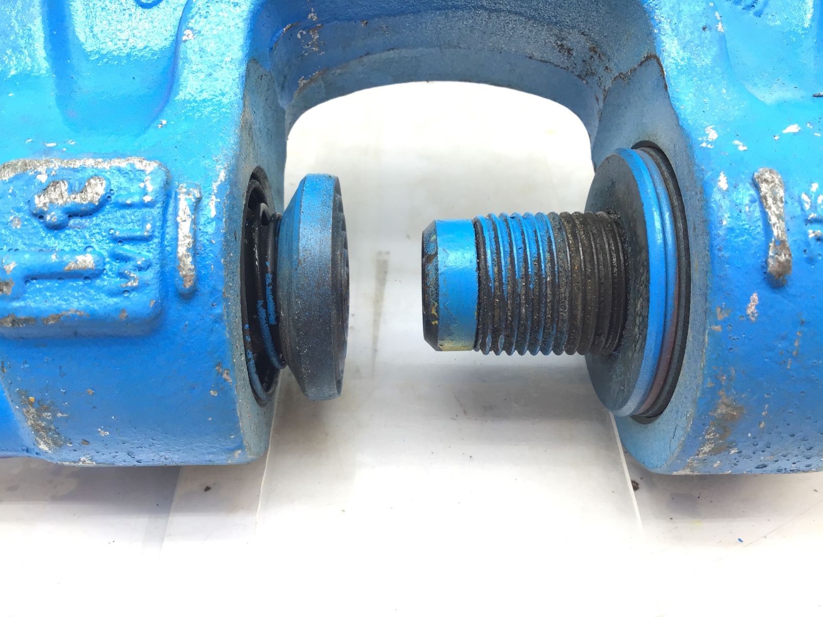 品 〇イーグルクランプ ねじ式全方向クランプ1 t AS 4991 エコツー M 02