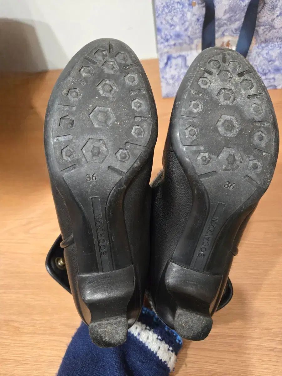 ハーフブーツと靴