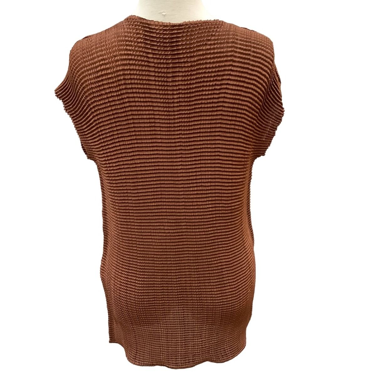 ♪♪ISSEY MIYAKE イッセイミヤケ ノースリーブカットソー プリーツ ブラウン イッセイミヤケペルマネンテISSEY MIYAKEPERMANENTE トゲプリーツ
