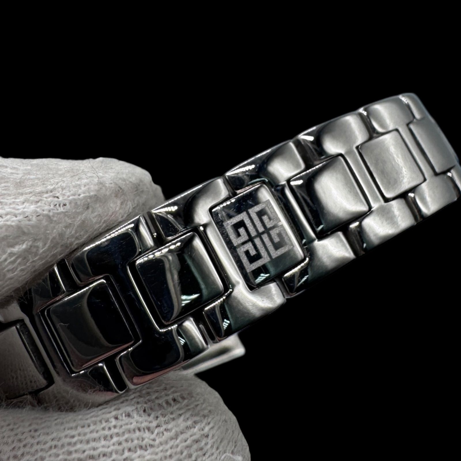 【稼動】ジバンシー 腕時計 12P ダイヤ ブルーシェル文字盤 新品電池 稼動】ジバンシー 腕時計 12P ダイヤ ブルーシェル文字盤 新品電池