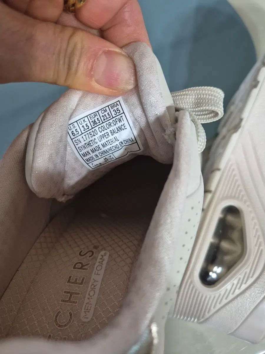 スケッチャーズ