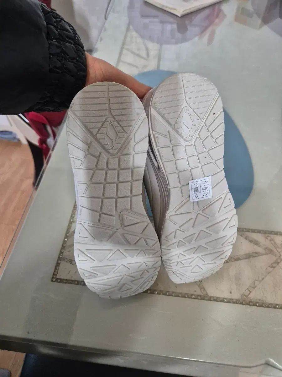  SKECHERS スケッチャーズ ウノ ワイドフィット レディース スニーカー ベージュ フラットシューズ バレエシューズ パンプス