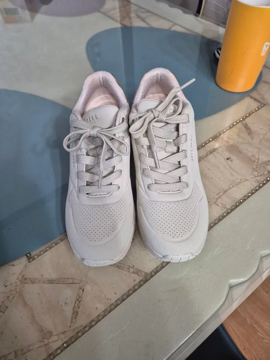 SKECHERS スケッチャーズ ウノ ワイドフィット レディース スニーカー ベージュ