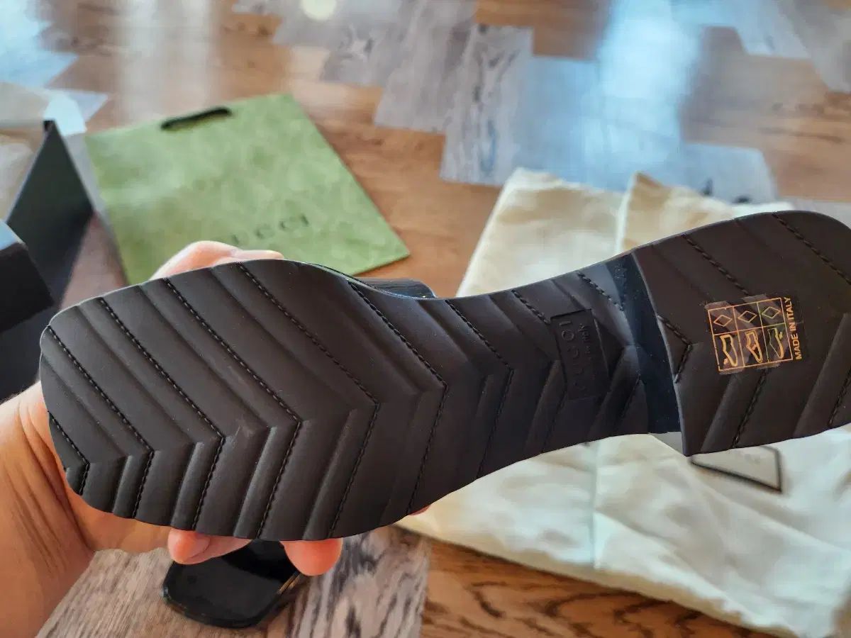 グッチ ブラック