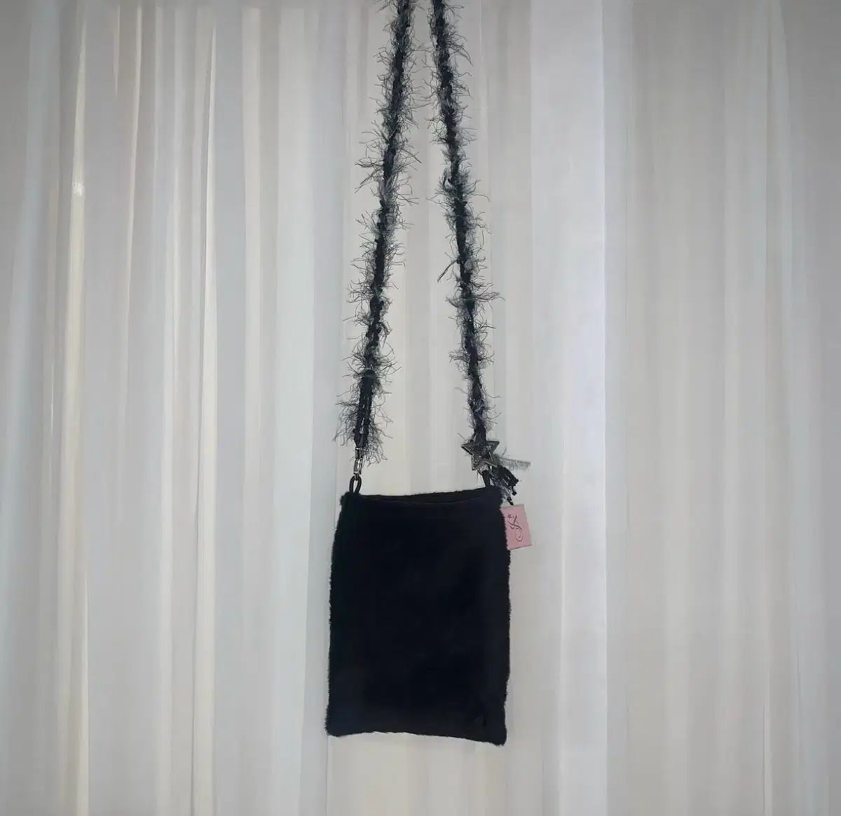 NewJeans ニュージーンズ ニュジ ヘリン 着用 JiCHOI ジチョイ jx ファー バッグ クロスバック ジープ ジフトショップ ブラック