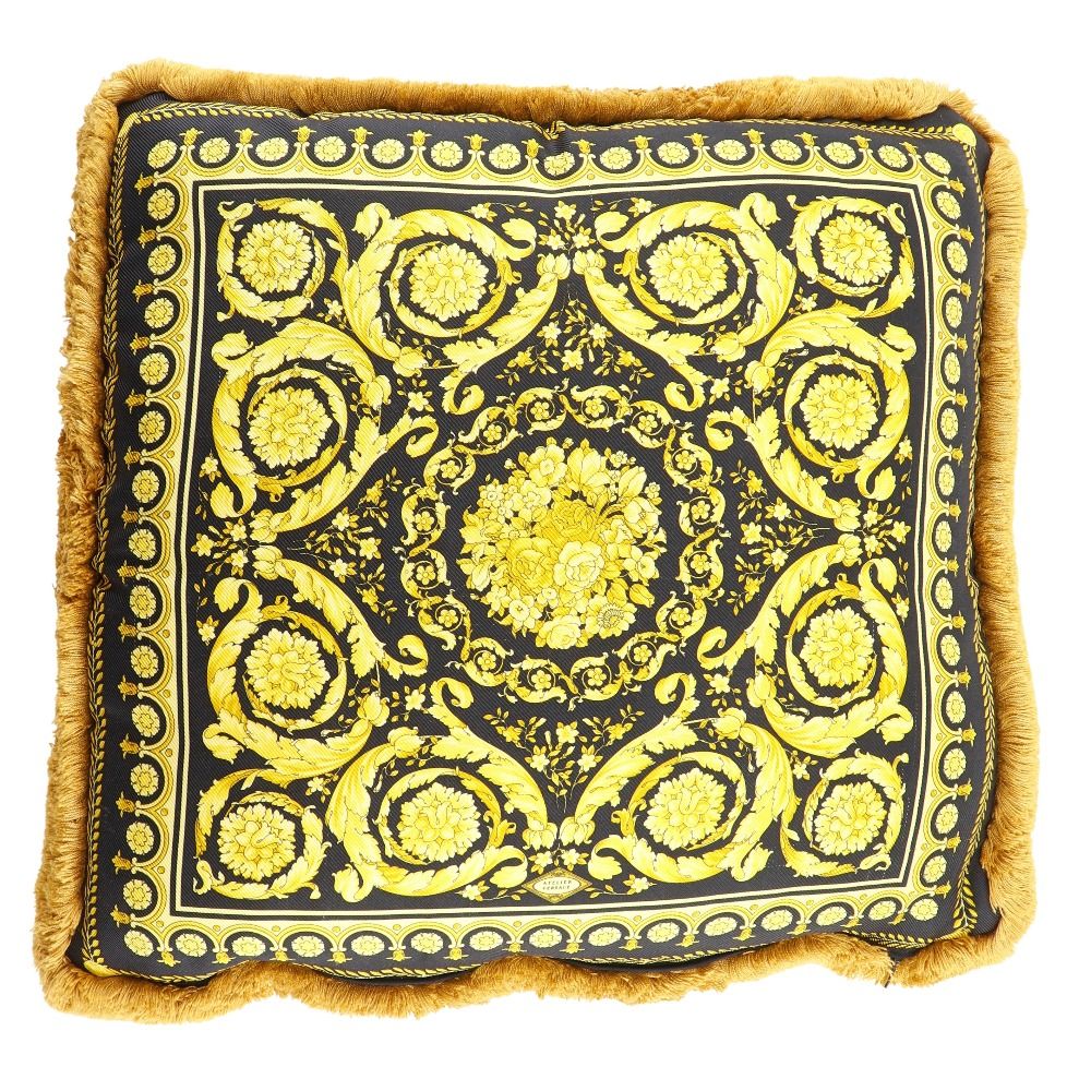 ヴェルサーチ　クッション　バロック ヴェルサーチ クッション バロック Versace I ♡ バロックパターン