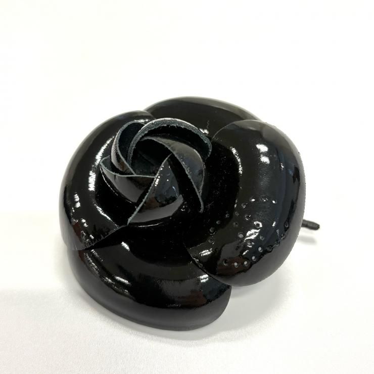 シャネル CHANEL カメリア ブローチ ココマーク パンチング エナメル