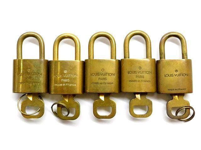 ヴィトン 鍵付き パドロック セット 300 303 304 307 323 ゴールド 鍵 キー ペンダントトップとしてもOK 7 L