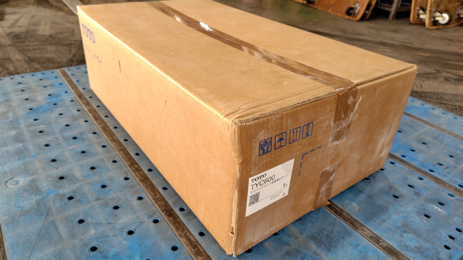 TOTO ハンドドライヤー 埋め込みタイプ TYC 600 505 梱包