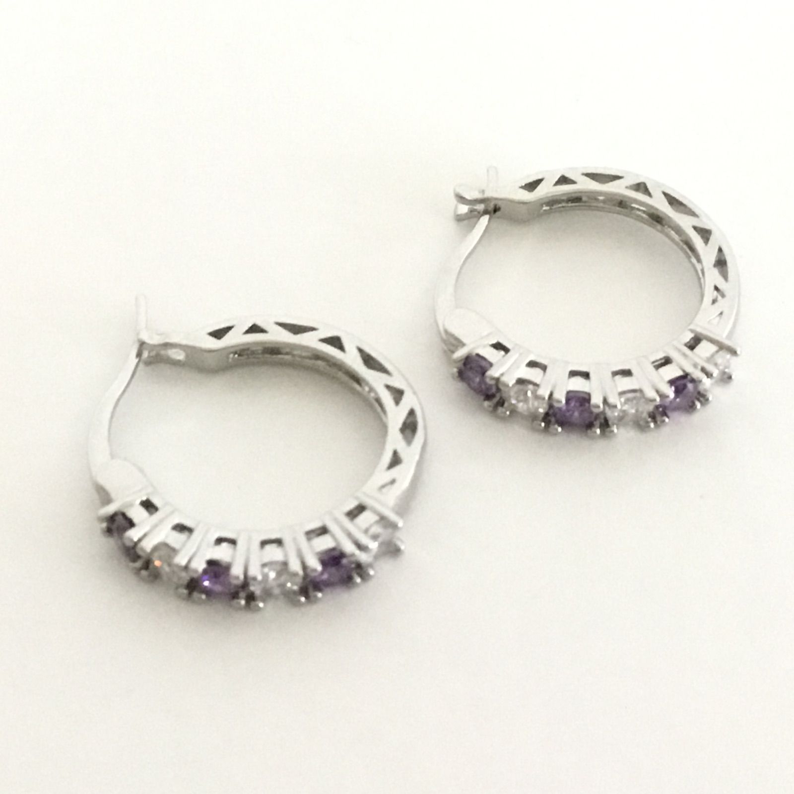 アメジスト付きシルバーフープピアス 美品☆アメジスト☆ダイヤ入り☆シルバー☆フープピアス☆ファッション