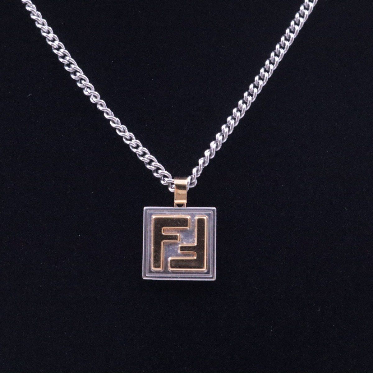 FENDI フェンディ FFロゴ スクエア ネックレス ゴールド色金具